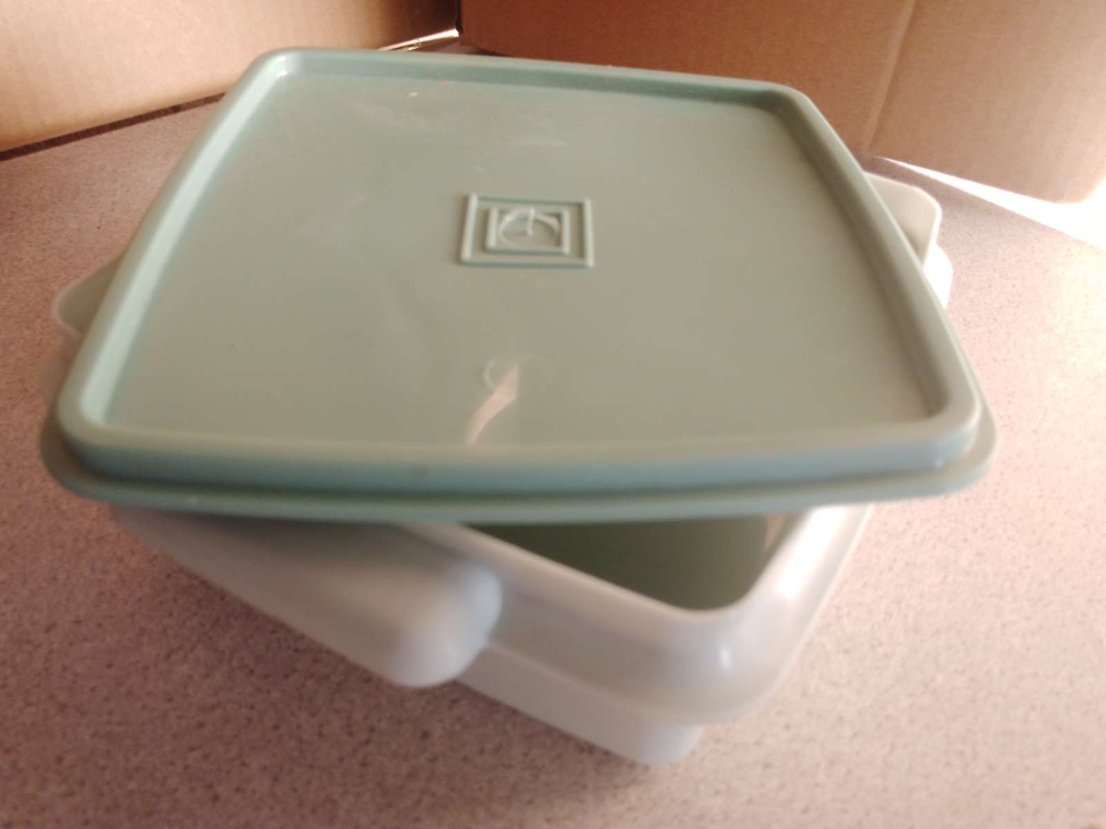 Square lunch box